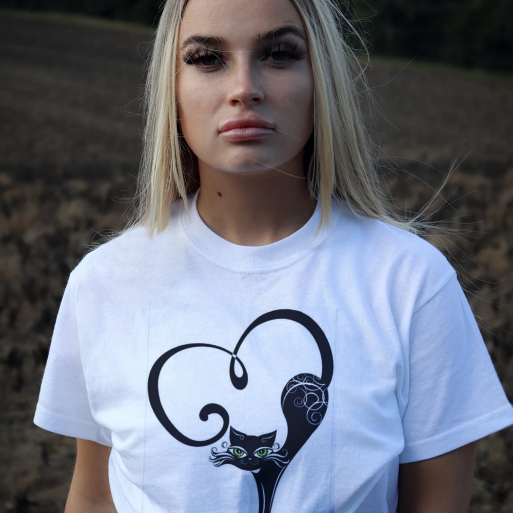 Black Cat Heart tshirt med-2x